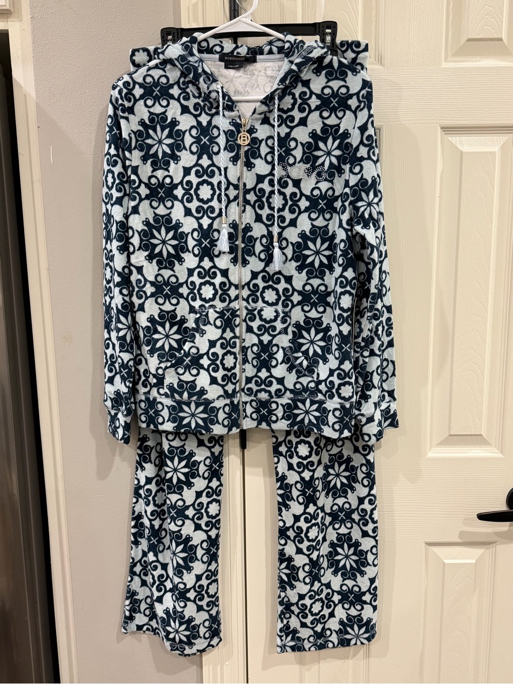 BCBGMaxAzria women’s Navy and White Hooded lounge set Set